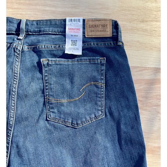 SIGNATURE LEVIS STRAUSS Bermuda Denim Jean Shorts Women's Blue SIZE 34"‎ - Picture 5 of 5